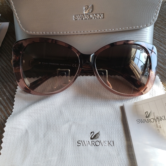 Swarvoski Cabaret butterfly sunglasses - Picture 7 of 8